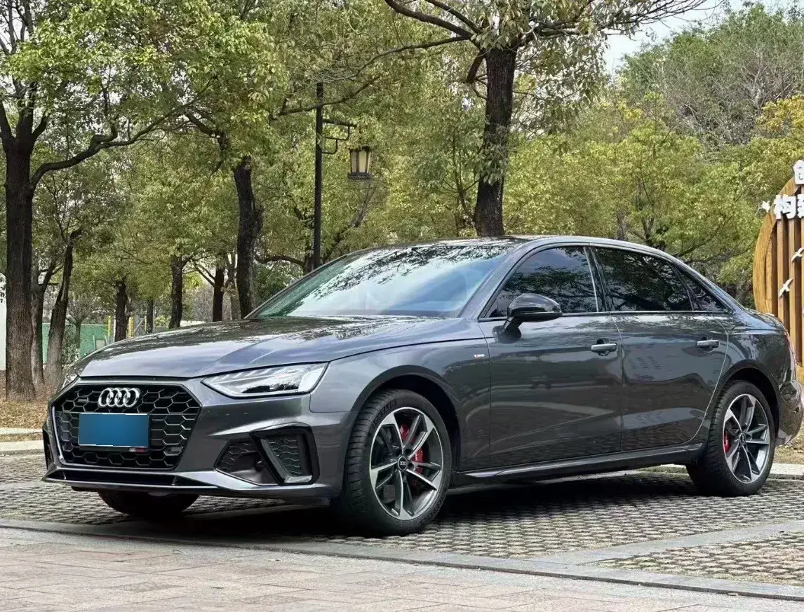 2022 Audi A4L 2.0T 190HP L4 7DCT