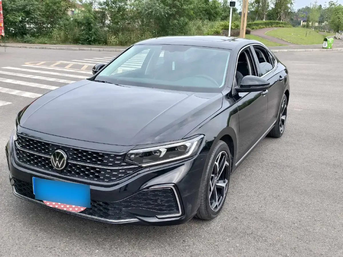 2024 Volkswagen Passat 2.0T 186HP L4 7DCT