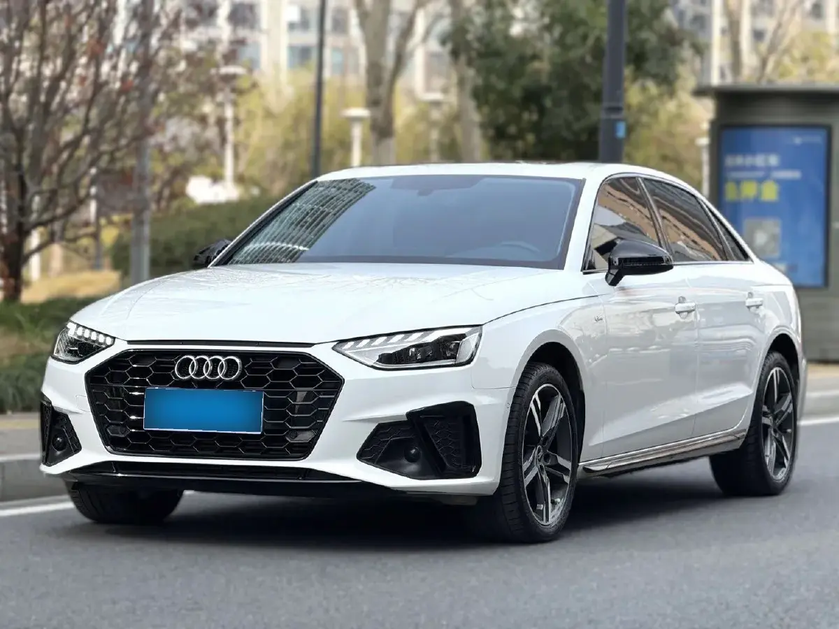 2022 Audi A4L 2.0T 190HP L4 7DCT