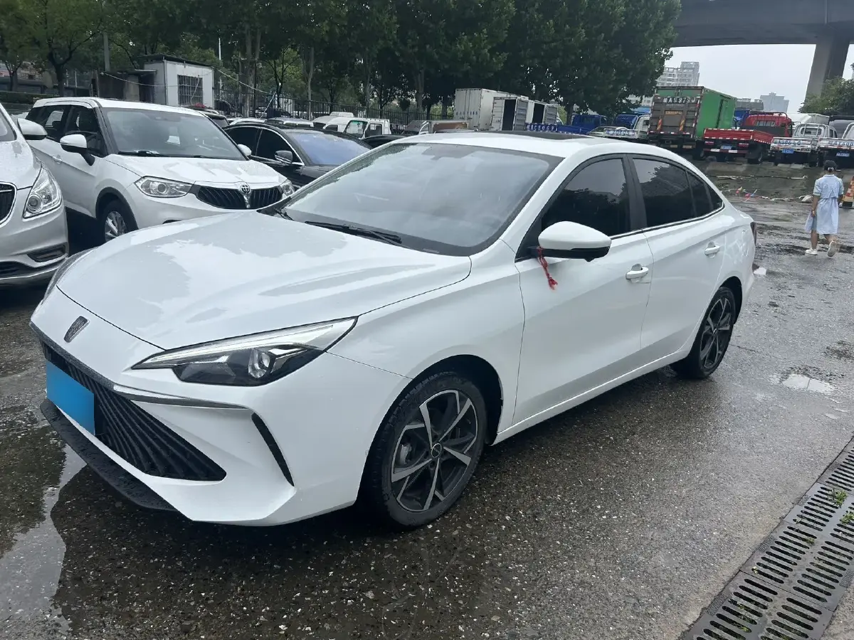 2023 Roewe i5 1.5L 129HP L4 CVT