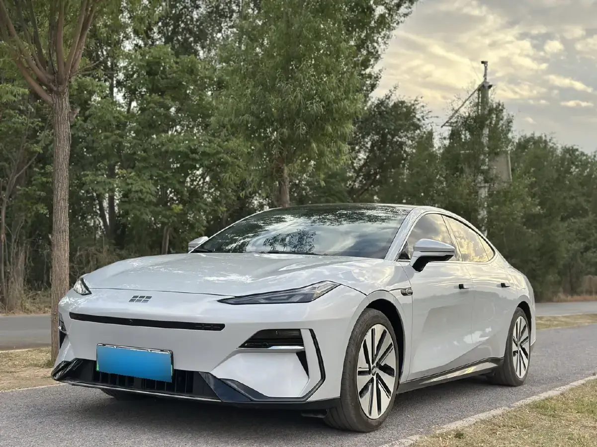 2024 Geely Galaxy E8 BEV 76KWH