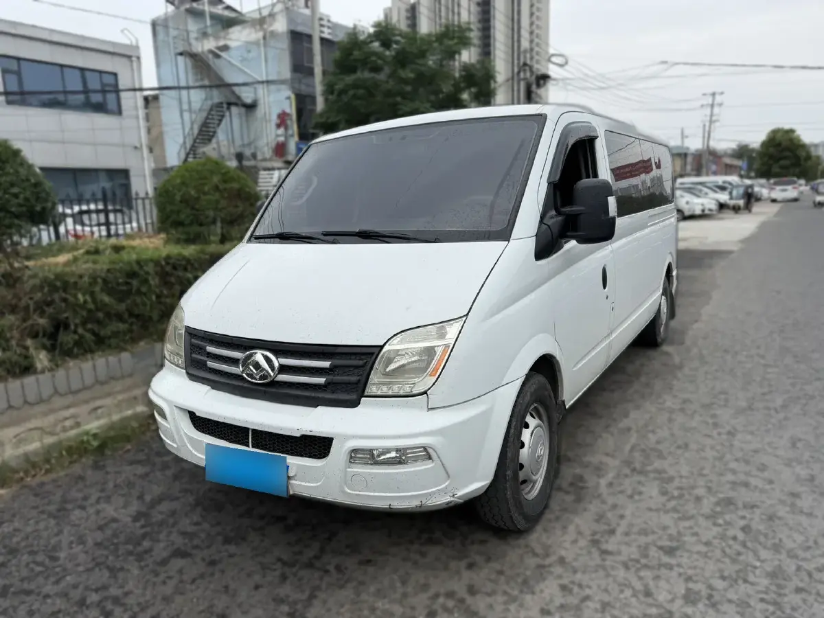 2023 MAXUS XinTu V80 2.0T 127HP L4 6AMT