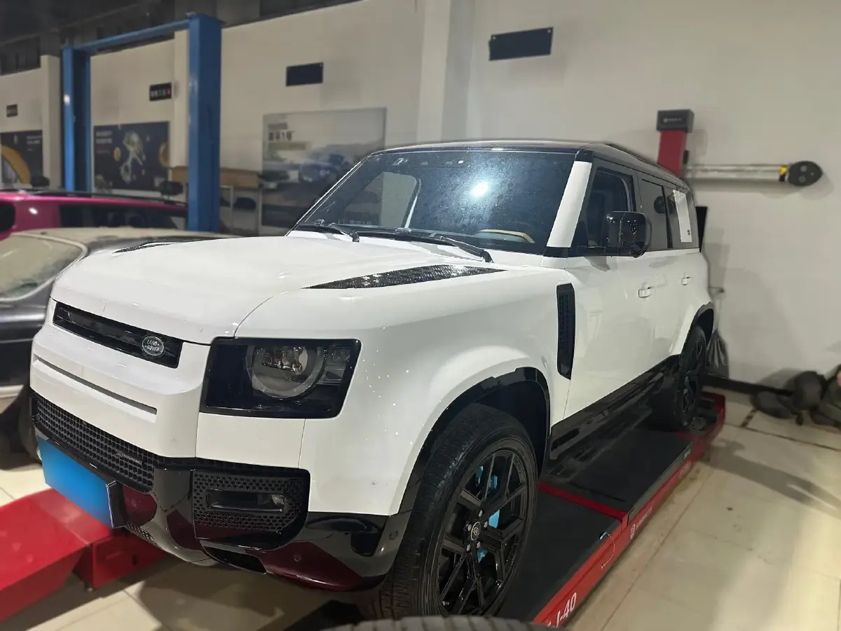2023 Land Rover Defender 3.0T 400HP L6 8AT