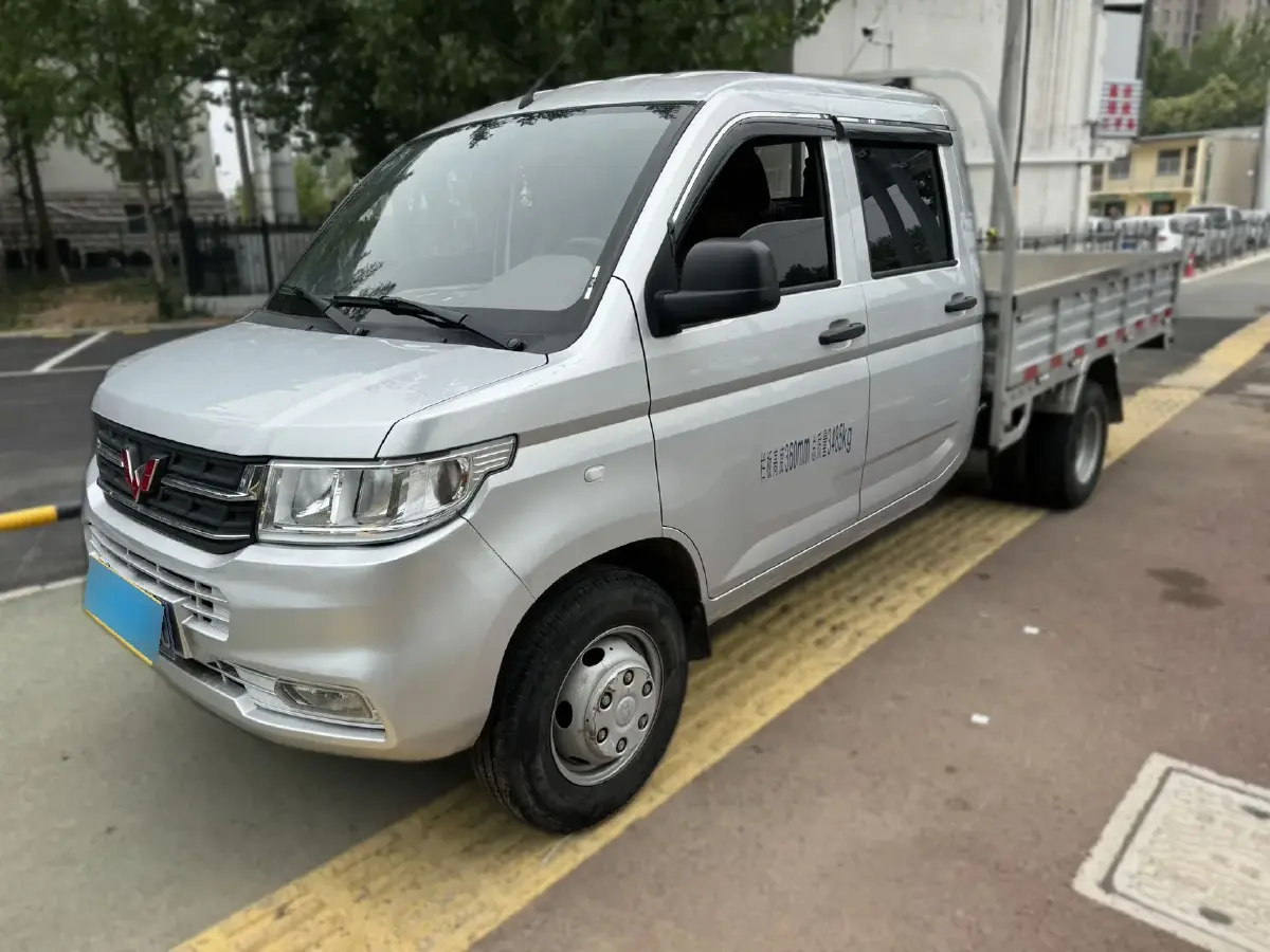 2022 WuLing RongGuang New Truck 1.8L 125HP L4 5MT