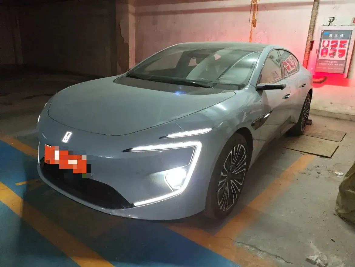 2025 Avatr 12 1.5T 156HP L4 REEV 39.05KWH