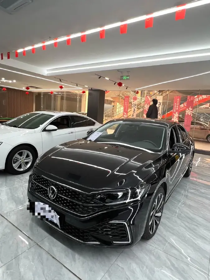 2024 Volkswagen Passat 2.0T 220HP L4 7DCT