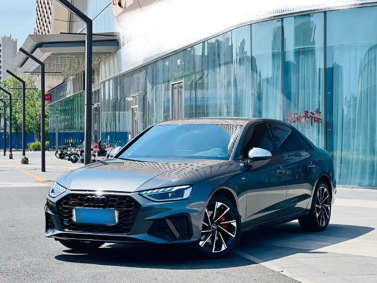 2023 Audi A4L 2.0T 190HP L4 7DCT