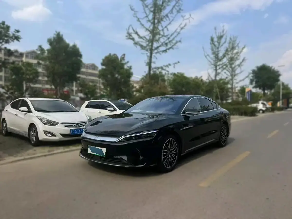 2021 BYD e9 BEV 64.8KWH