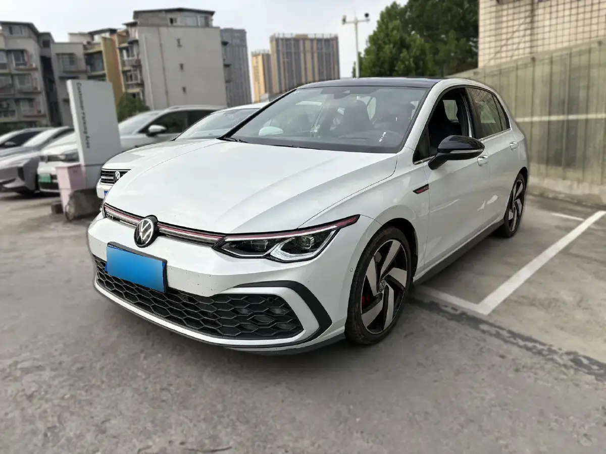 2023 Volkswagen GolfGTI 2.0T 220HP L4 7DCT
