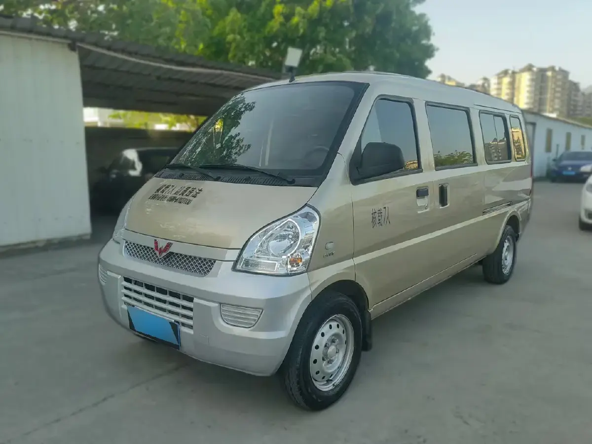2021 WuLing RongGuang 1.5L 99HP L4 5MT