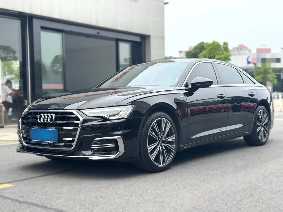 2025 Audi A6L 2.0T 190HP L4 7DCT