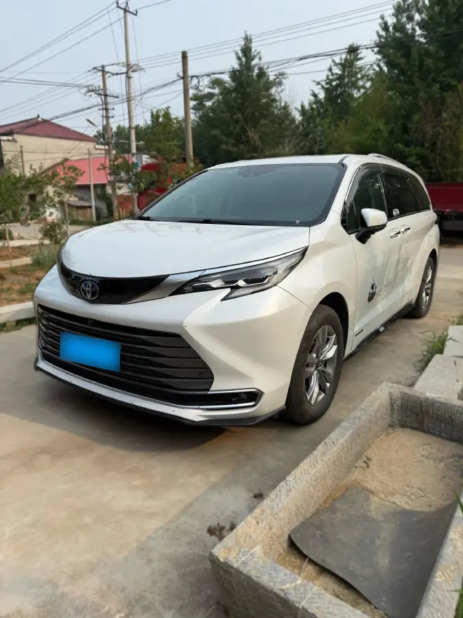 2021 Toyota Sienna 2.5L 192HP L4 E-CVT Hybrid