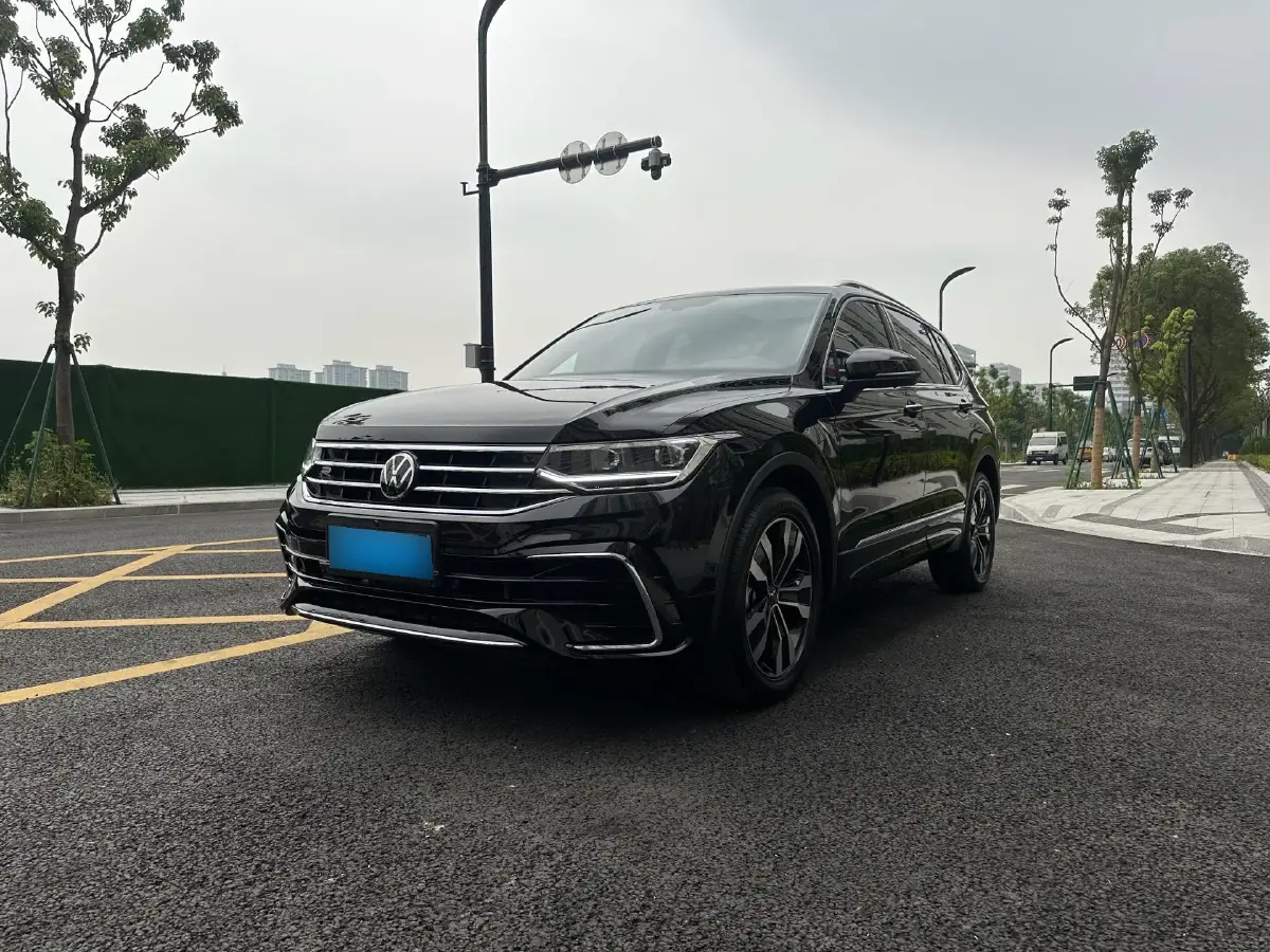 2024 Volkswagen Tiguan L 2.0T 186HP L4 7DCT