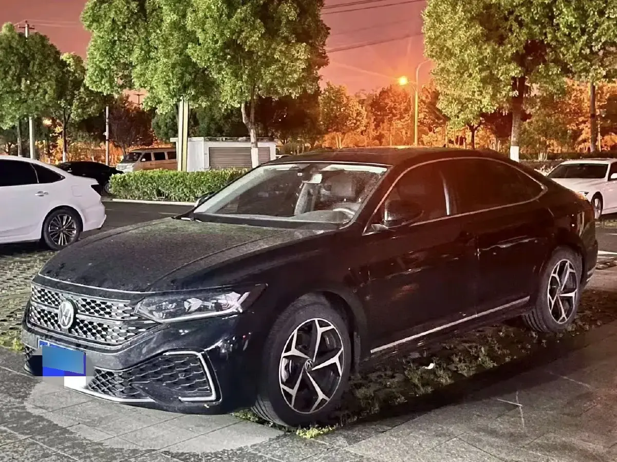 2024 Volkswagen Passat 2.0T 186HP L4 7DCT