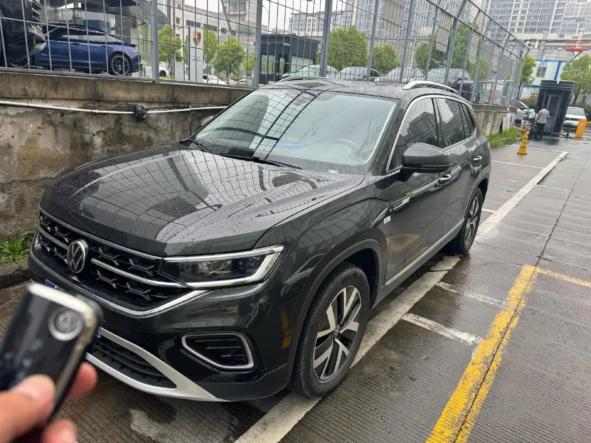 2023 Volkswagen Tayron 2.0T 186HP L4 7DCT