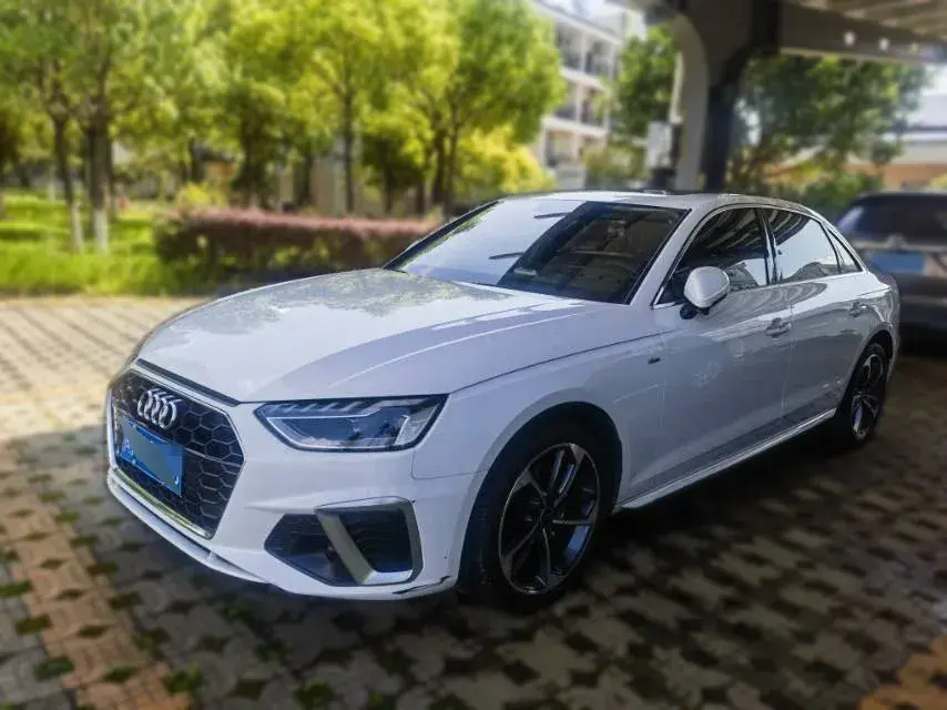 2022 Audi A4L 2.0T 190HP L4 7DCT