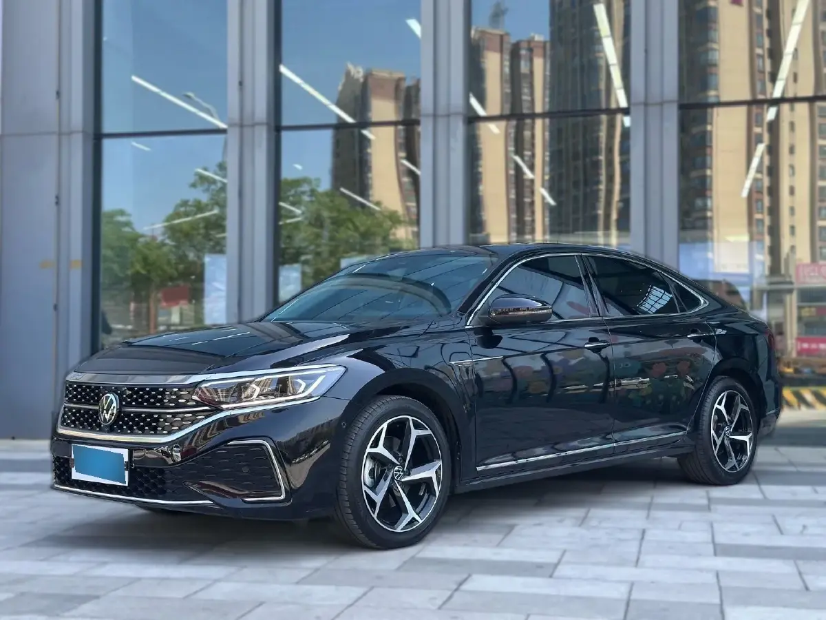 2023 Volkswagen Passat 2.0T 186HP L4 7DCT