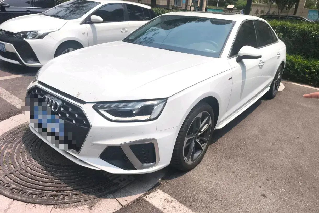 2022 Audi A4L 2.0T 190HP L4 7DCT