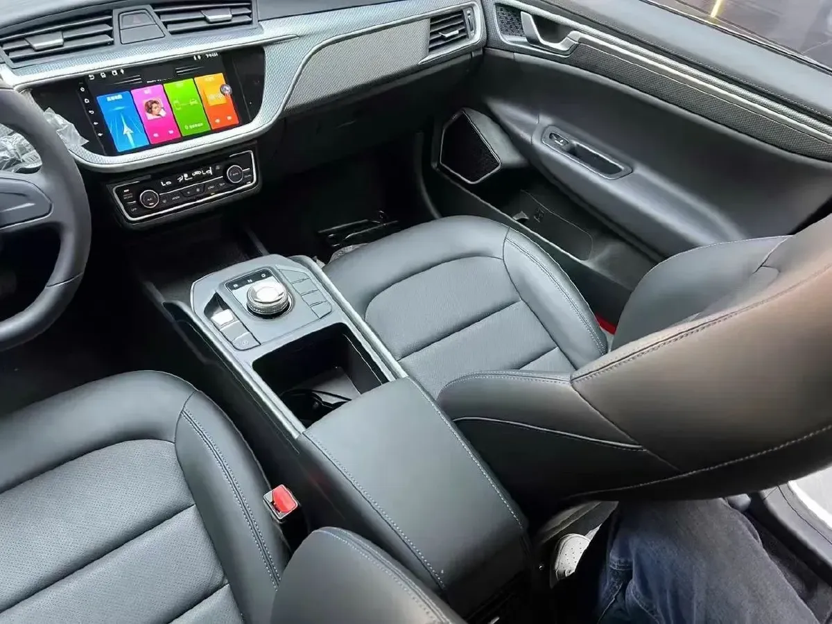 2022 Livan Maple 60s BEV 52.56KWH,autocango,china used car exporter,china ev exporter,chinese used car exporter,chinese used ev exporter