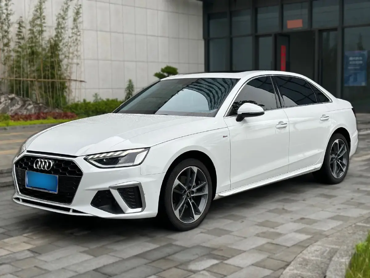 2022 Audi A4L 2.0T 190HP L4 7DCT