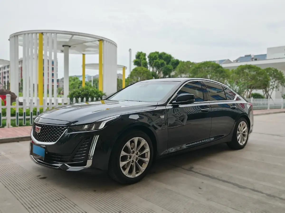 2022 Cadillac CT5 2.0T 237HP L4 10AT