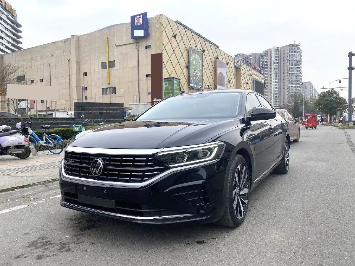 2023 Volkswagen Passat 2.0T 186HP L4 7DCT