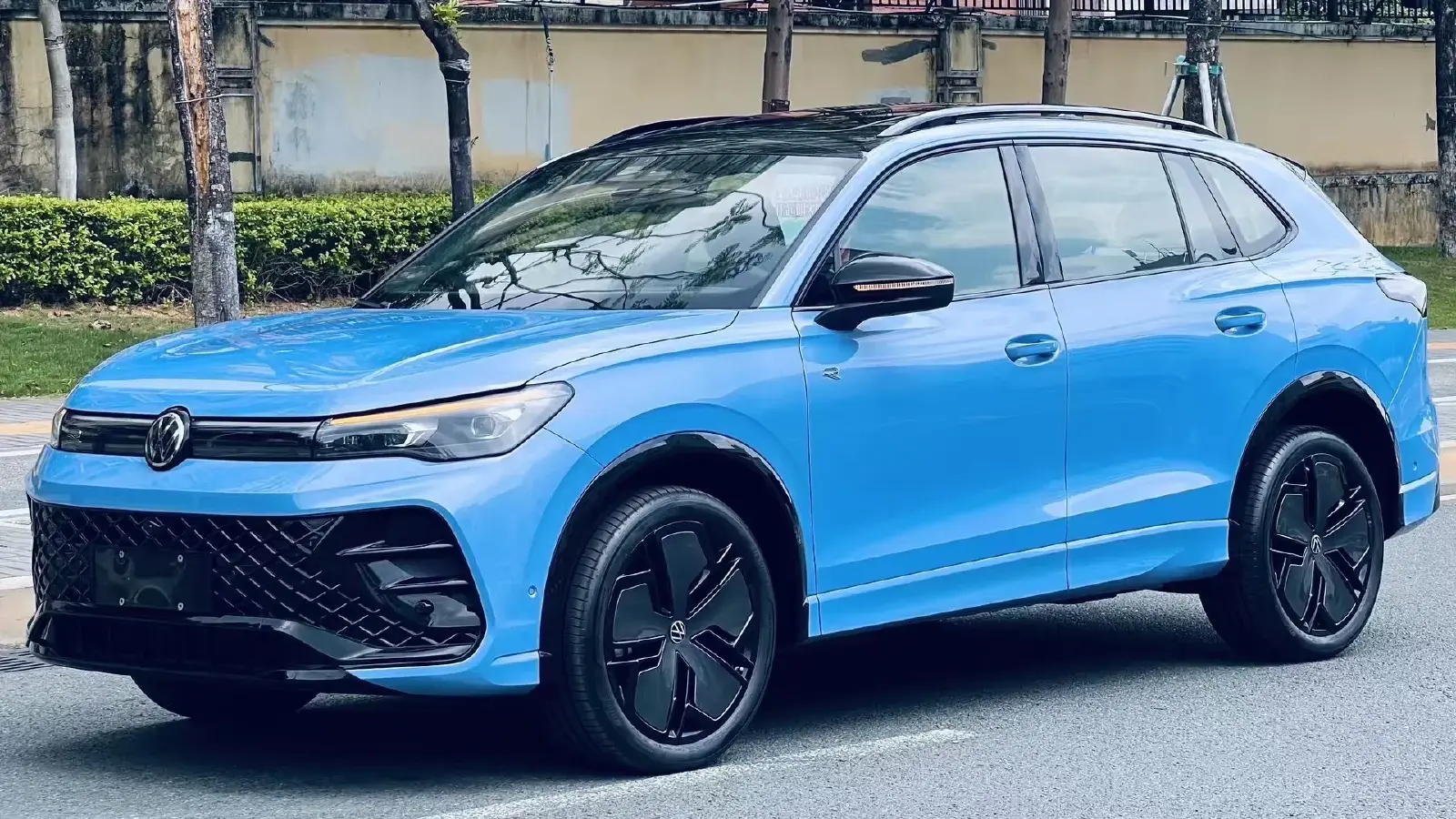 2024 Volkswagen Tiguan L 2.0T 220HP L4 7DCT