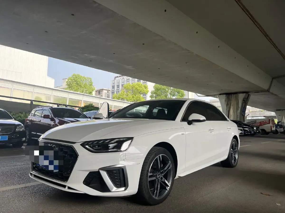 2022 Audi A4L 2.0T 190HP L4 7DCT