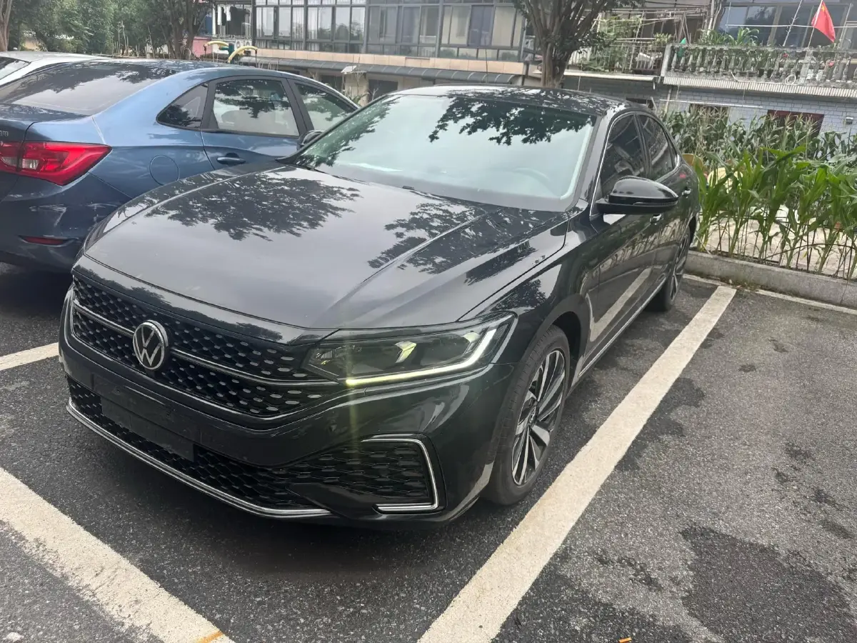 2022 Volkswagen Passat 2.0T 186HP L4 7DCT