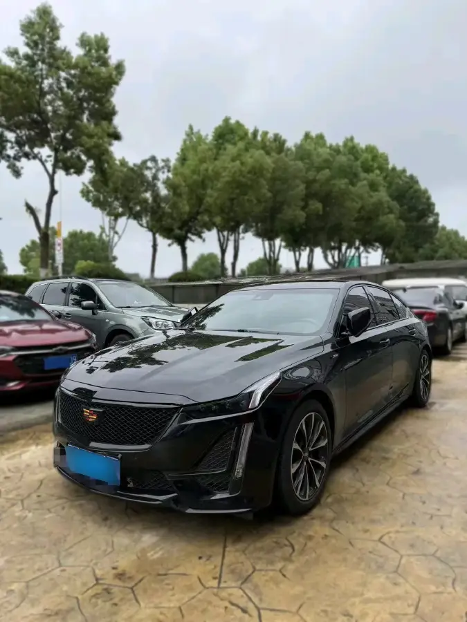 2022 Cadillac CT5 2.0T 237HP L4 10AT