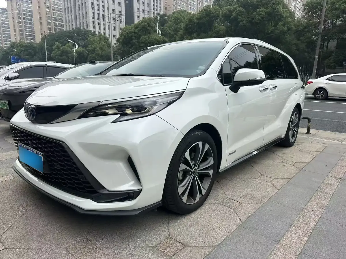 2023 Toyota Granvia 2.5L 189HP L4 E-CVT Hybrid