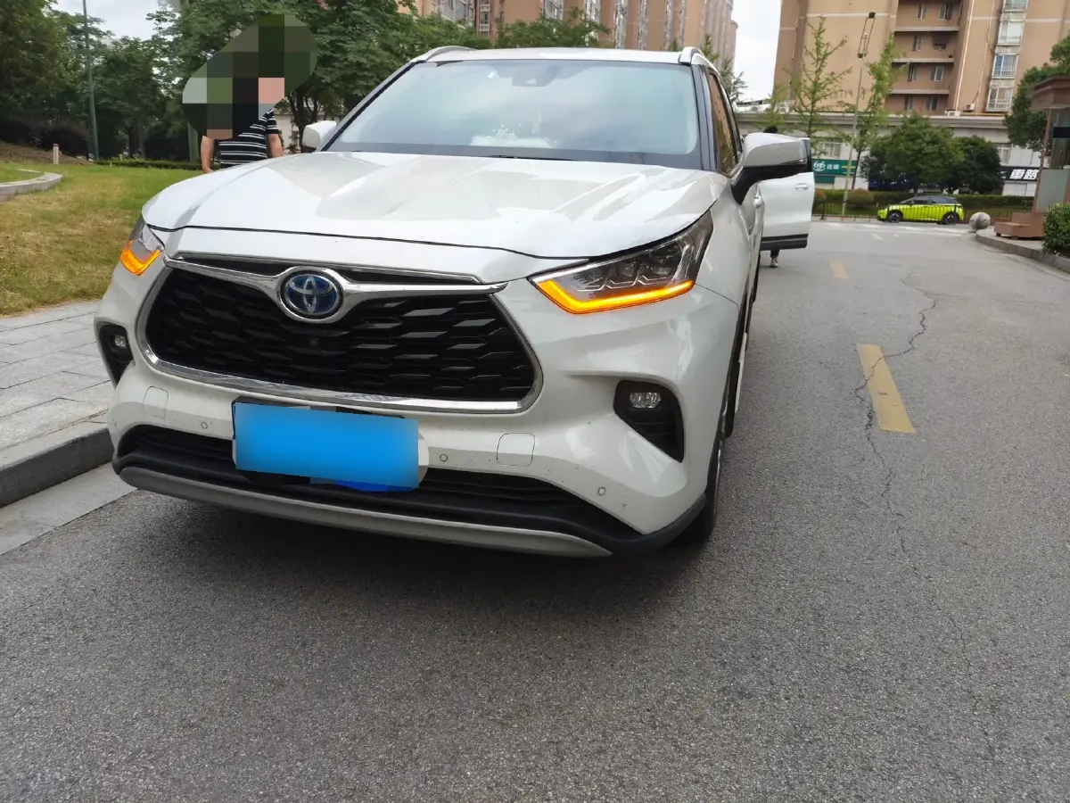 2022 Toyota Highlander 2.5L 192HP L4 E-CVT Hybrid