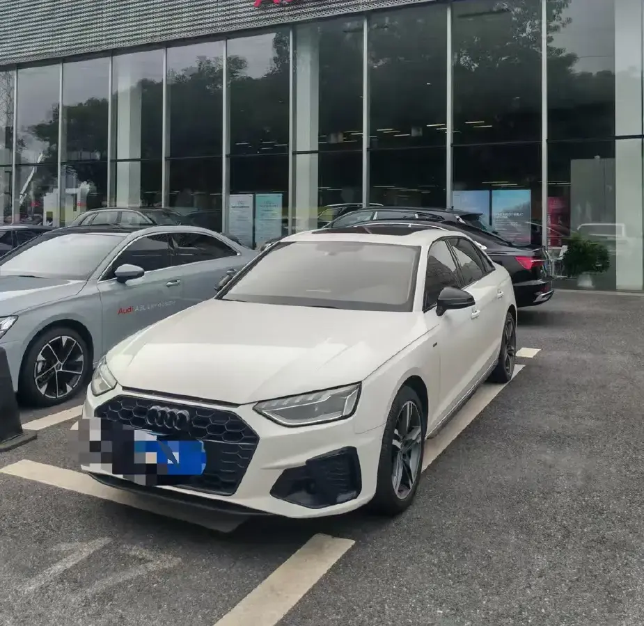 2022 Audi A4L 2.0T 190HP L4 7DCT