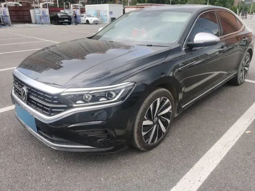 2023 Volkswagen Passat 2.0T 220HP L4 7DCT