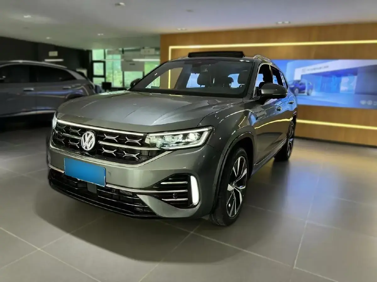 2023 Volkswagen Tayron 2.0T 220HP L4 7DCT