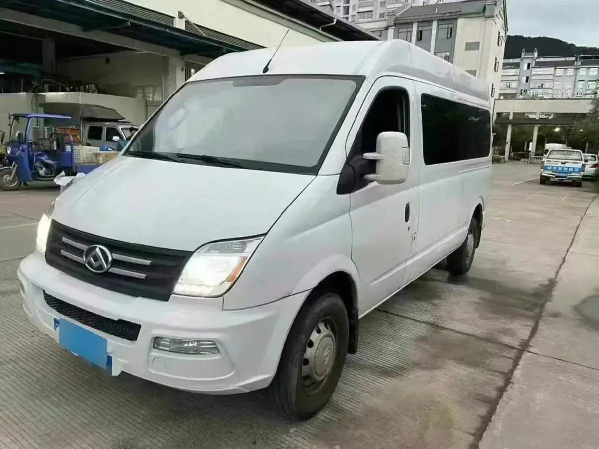 2023 MAXUS XinTu V80 2.0T 127HP L4 6AMT