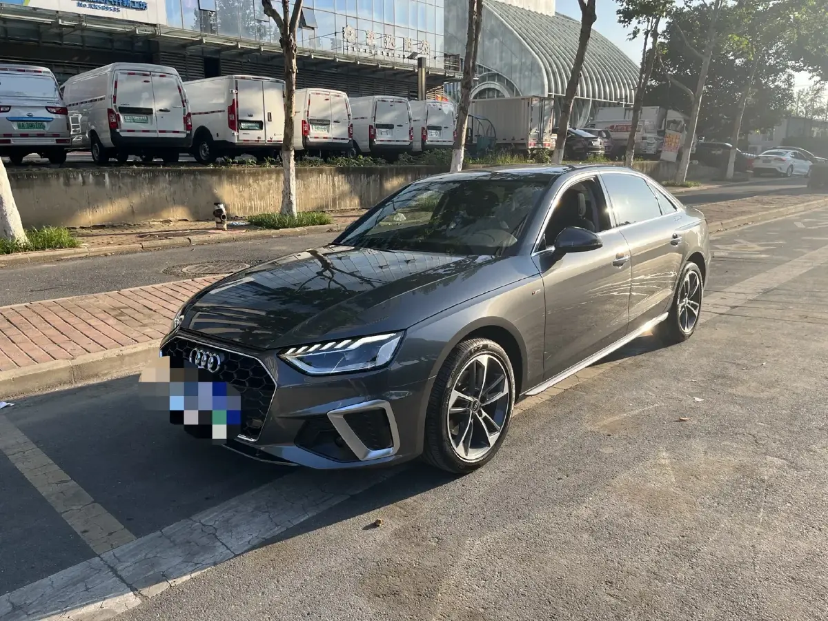 2022 Audi A4L 2.0T 190HP L4 7DCT