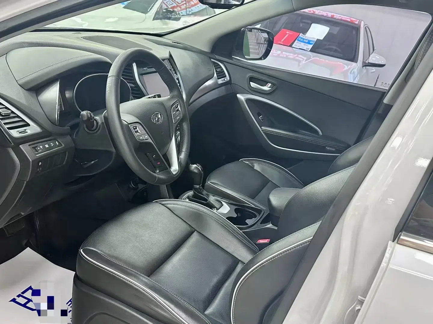 2017 HYUNDAI SANTAFE thumbnail 4