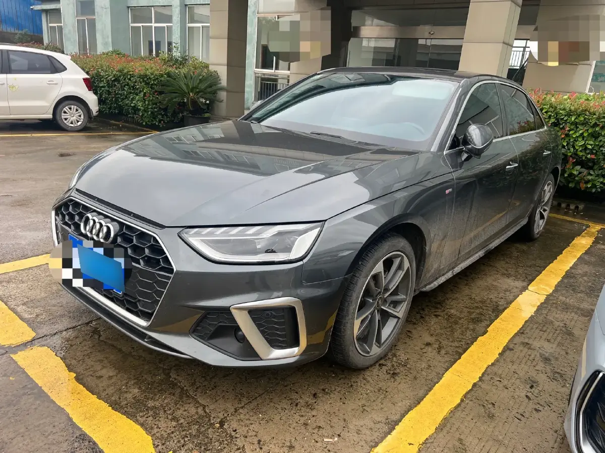 2022 Audi A4L 2.0T 190HP L4 7DCT