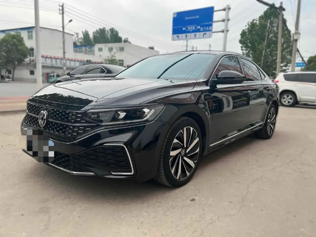 2023 Volkswagen Passat 2.0T 186HP L4 7DCT