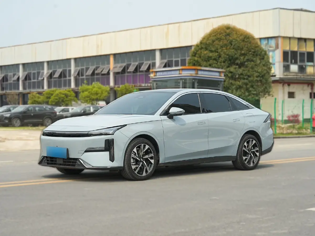 2023 Geely Galaxy L6 1.5T 163HP L4 3DHT PHEV