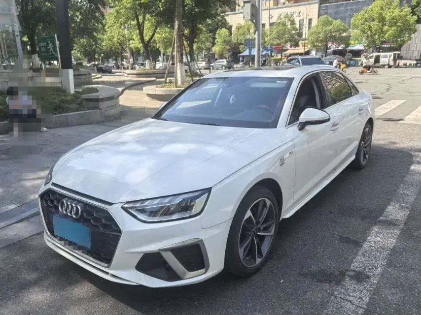 2022 Audi A4L 2.0T 190HP L4 7DCT
