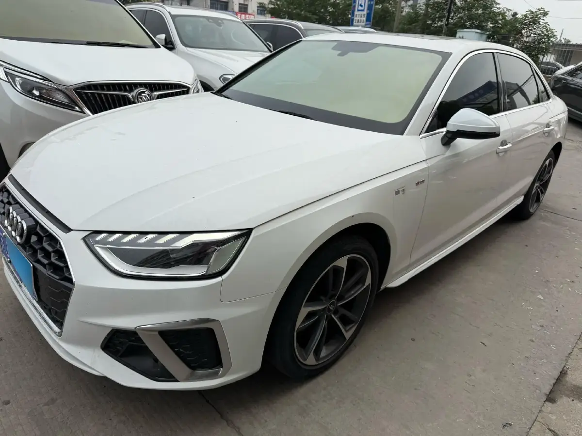 2022 Audi A4L 2.0T 190HP L4 7DCT