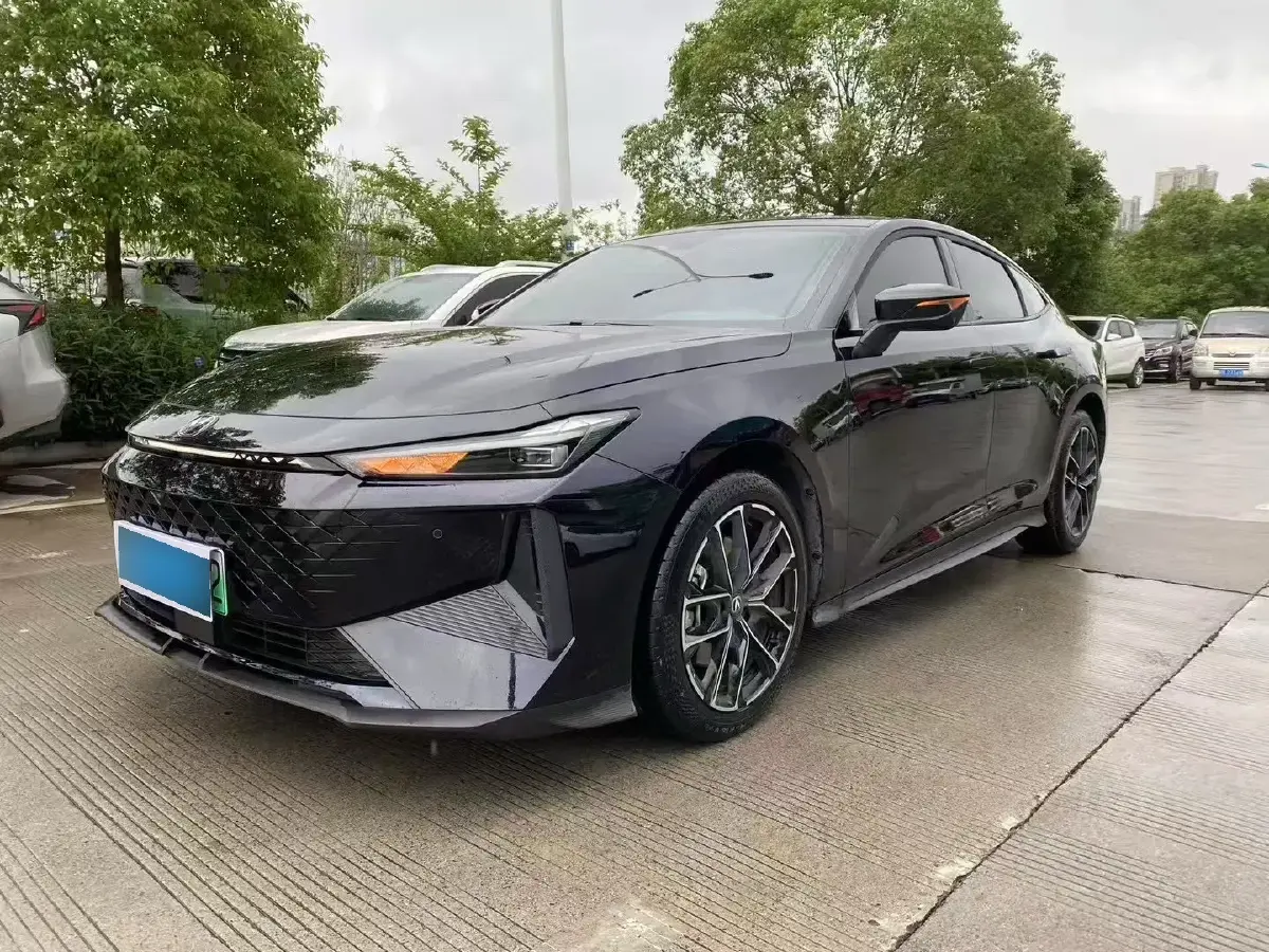 2024 ChangAn UNI-V iDD 1.5L 110HP L4 E-CVT PHEV 18.99KWH