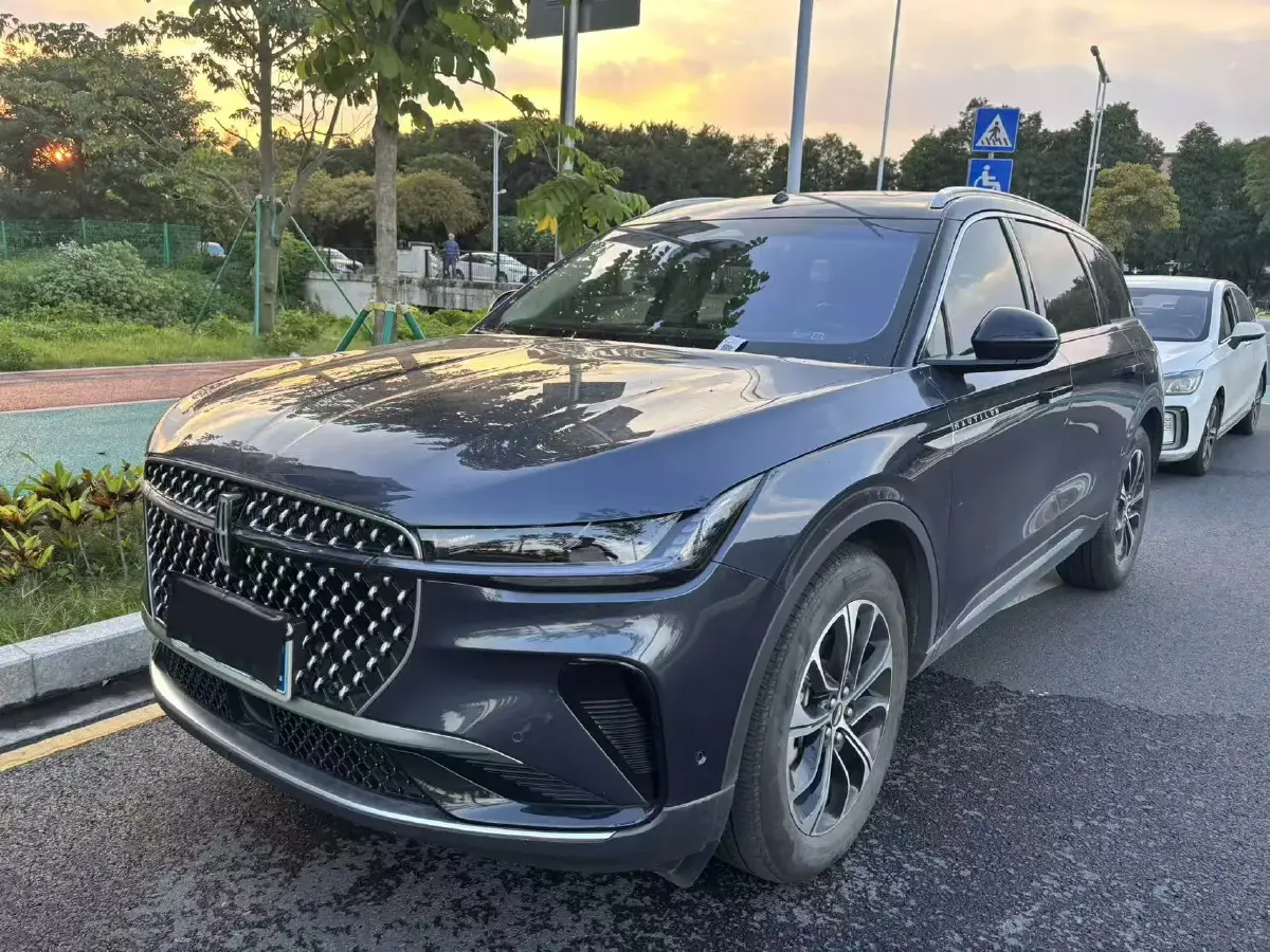 2023 Lincoln Nautilus 2.0T 261HP L4 8AT