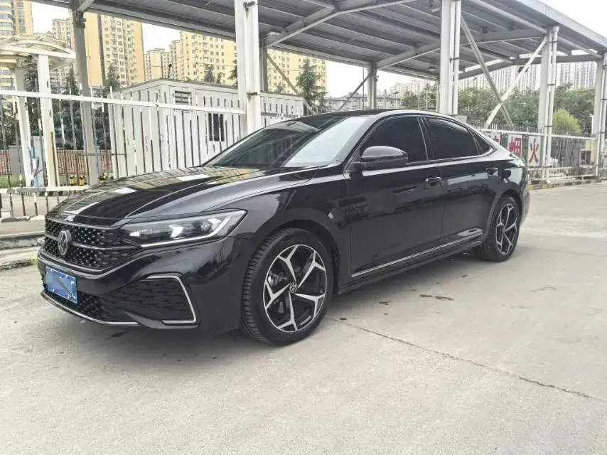 2024 Volkswagen Passat 2.0T 186HP L4 7DCT