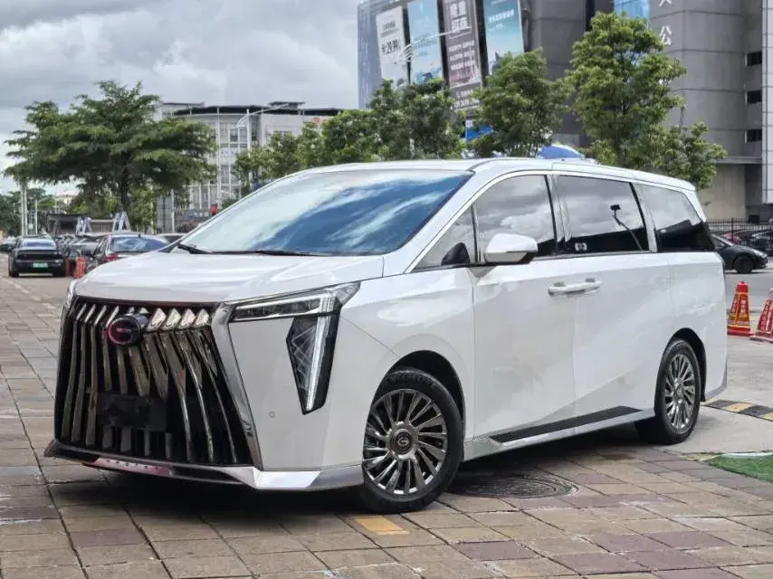 2023 GAC Trumpchi M8 2.0T 190HP L4 E-CVT Hybrid