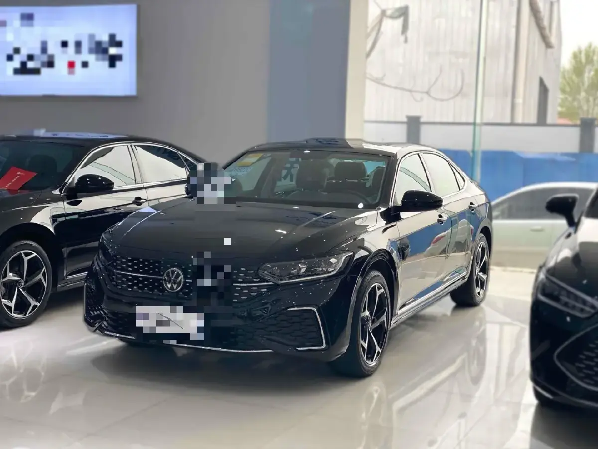 2024 Volkswagen Passat 2.0T 186HP L4 7DCT