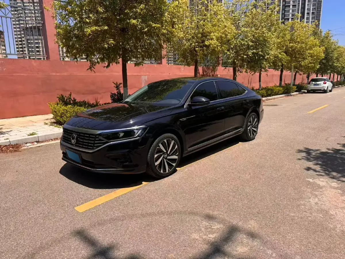 2023 Volkswagen Passat 2.0T 186HP L4 7DCT