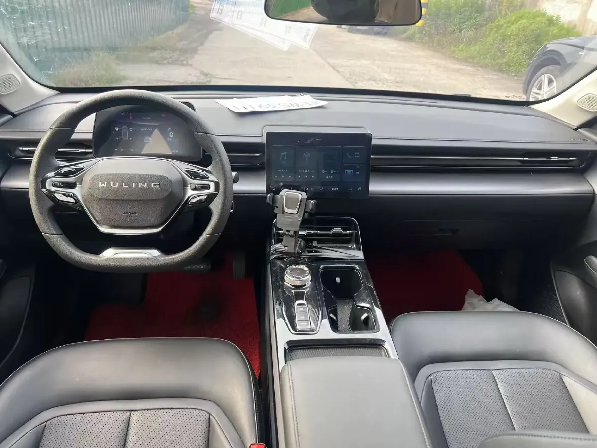 2024 WuLing E5 BEV 41.9KWH,autocango,china used car exporter,china ev exporter,chinese used car exporter,chinese used ev exporter